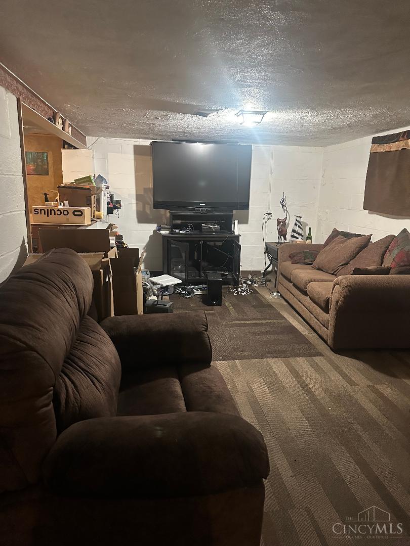6981 Pineneedle Lane