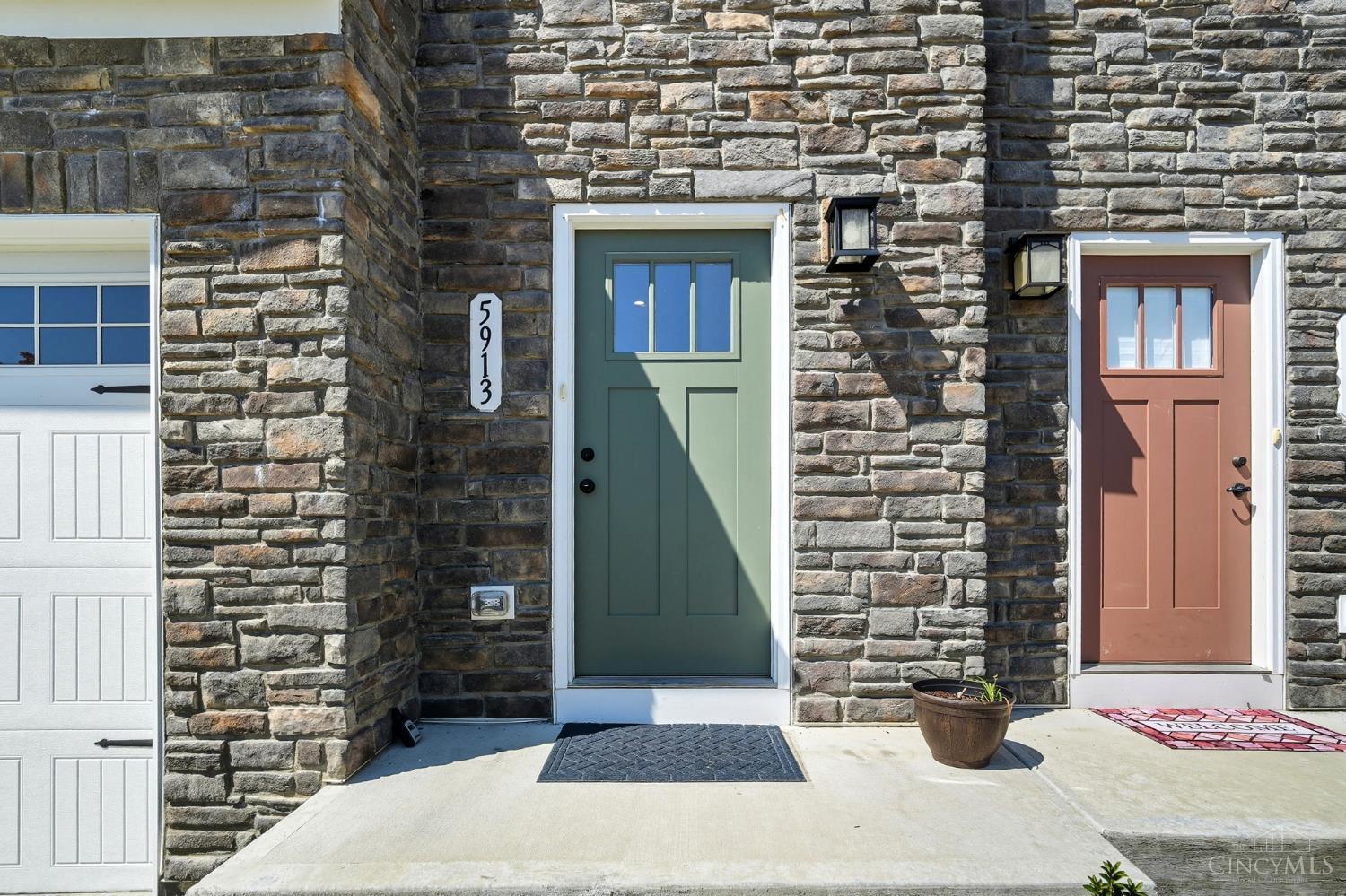 5913 Stones Throw Way