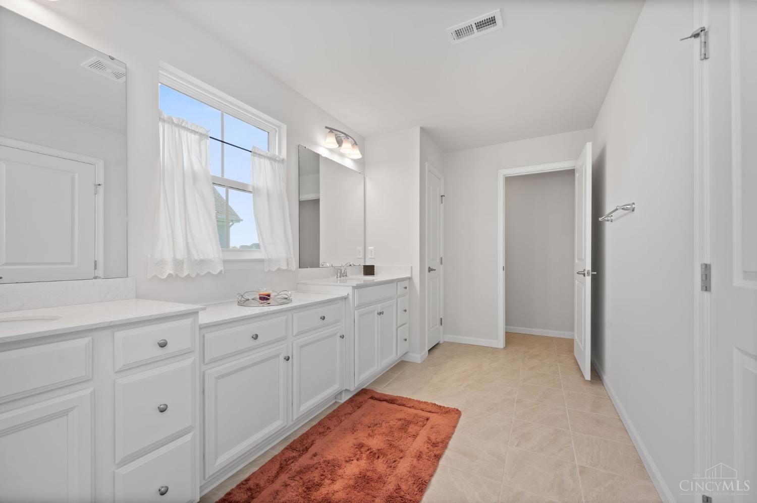 1146 Clover Field Drive, Miami Twp, Ohio image 38