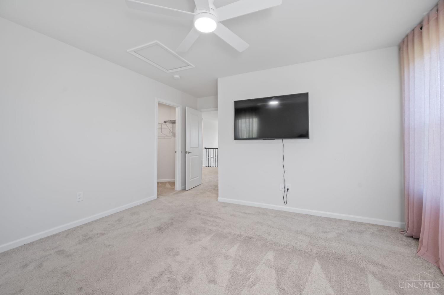 1146 Clover Field Drive, Miami Twp, Ohio image 30