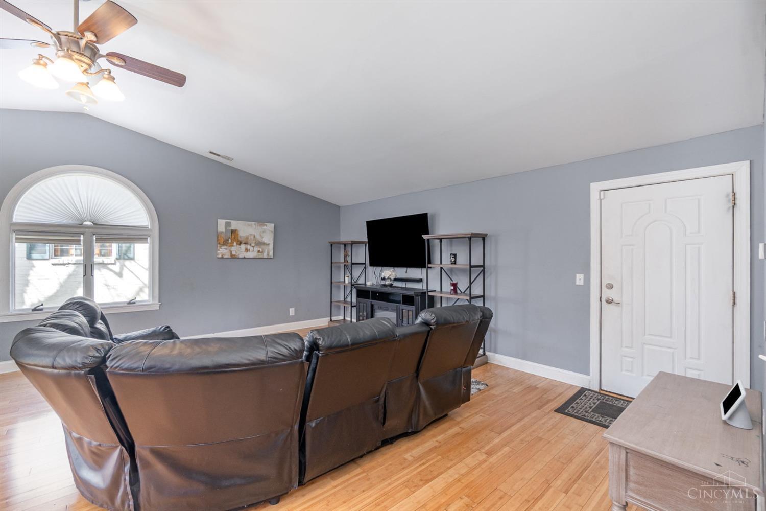 881 E Crescentville Road, Springdale, Ohio image 11