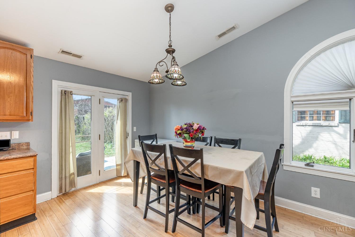 881 E Crescentville Road, Springdale, Ohio image 13