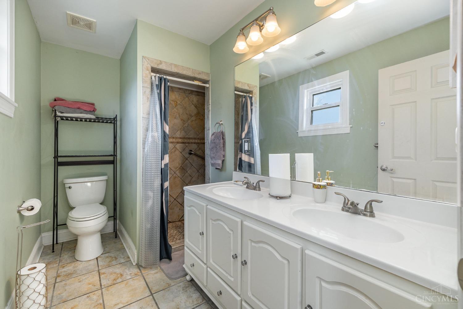 881 E Crescentville Road, Springdale, Ohio image 16
