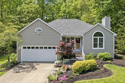 Photo of 2739 Queenswood Drive, Cincinnati, OH 45211 (MLS # 1876843)