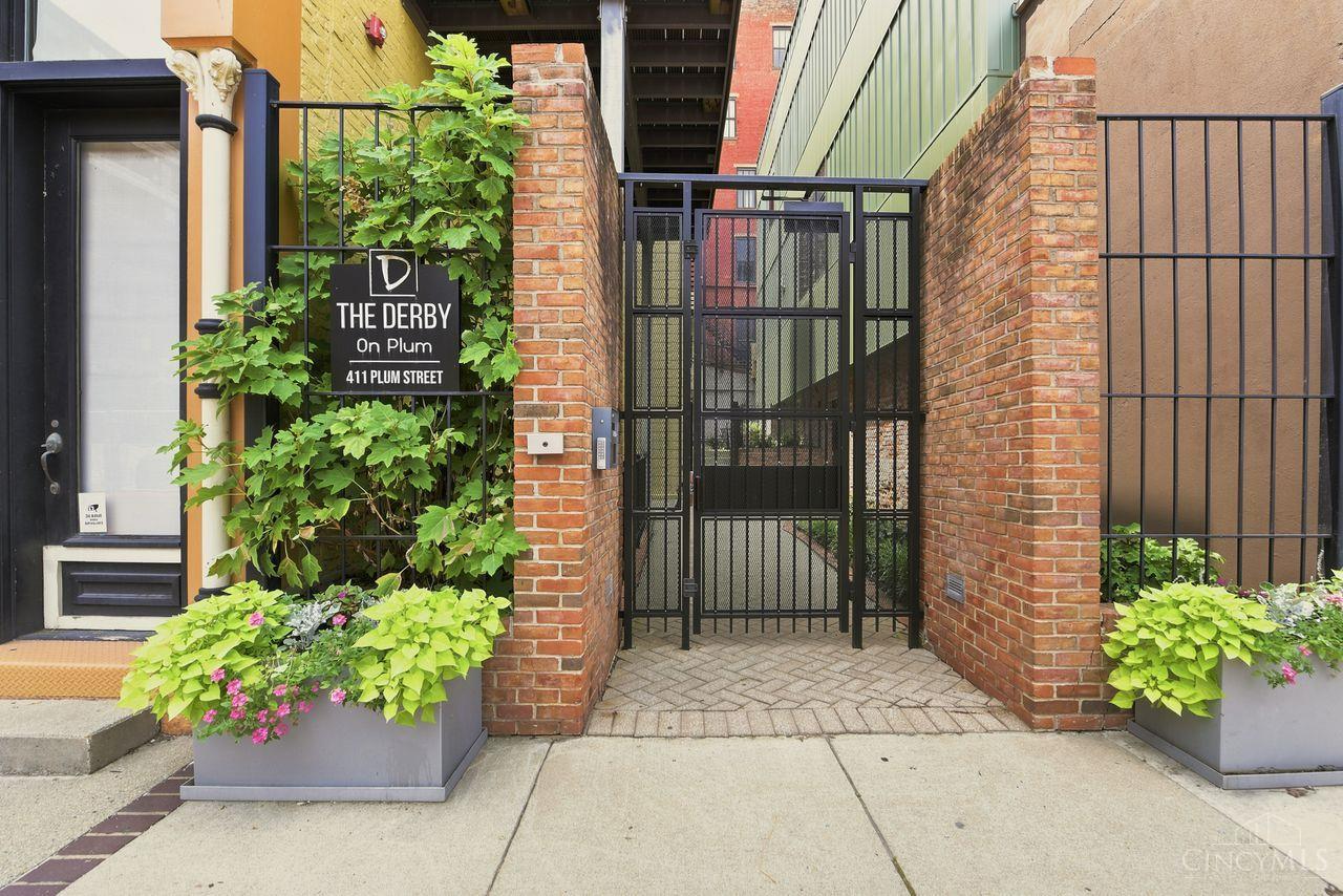 411 Plum Street 203