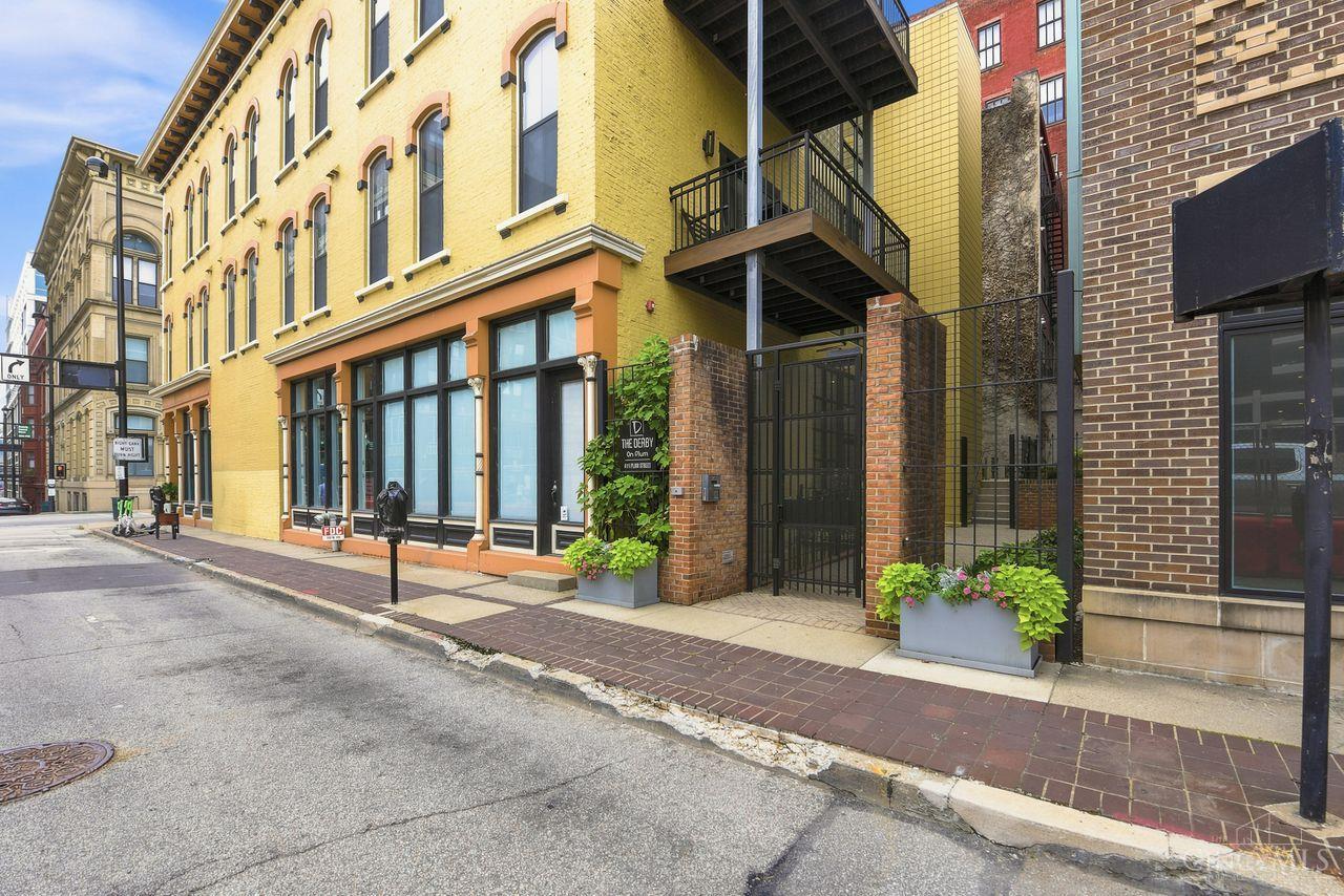 411 Plum Street 203