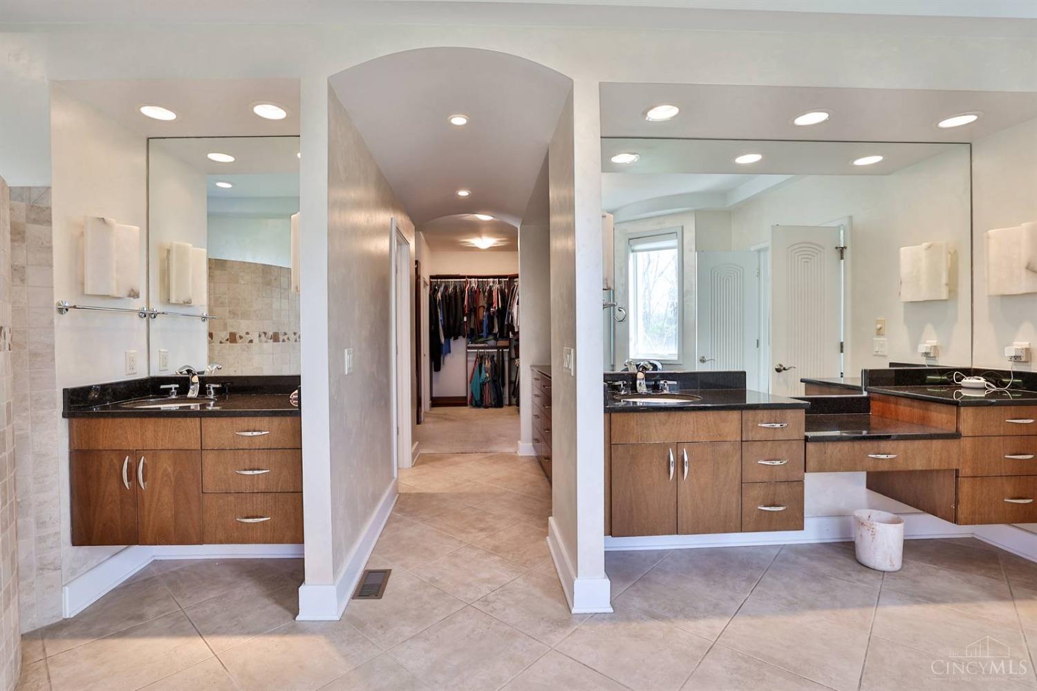 9130 Ambercreek Drive, Amberley, Ohio image 30