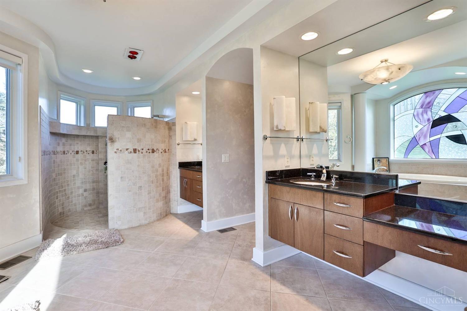 9130 Ambercreek Drive, Amberley, Ohio image 31