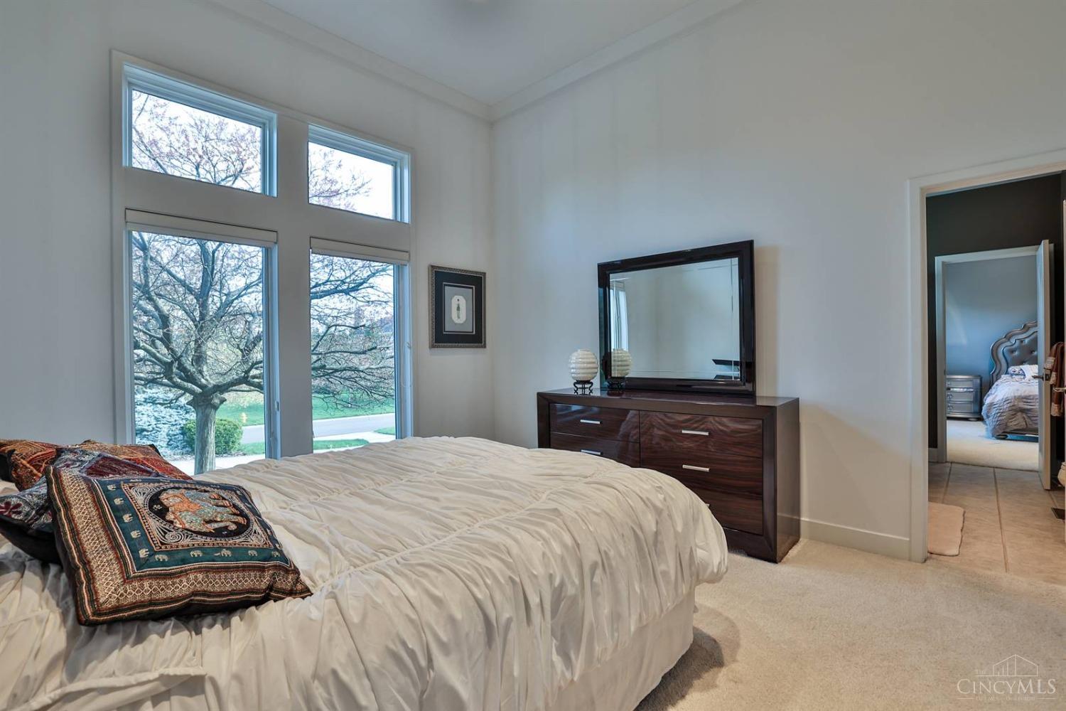 9130 Ambercreek Drive, Amberley, Ohio image 33