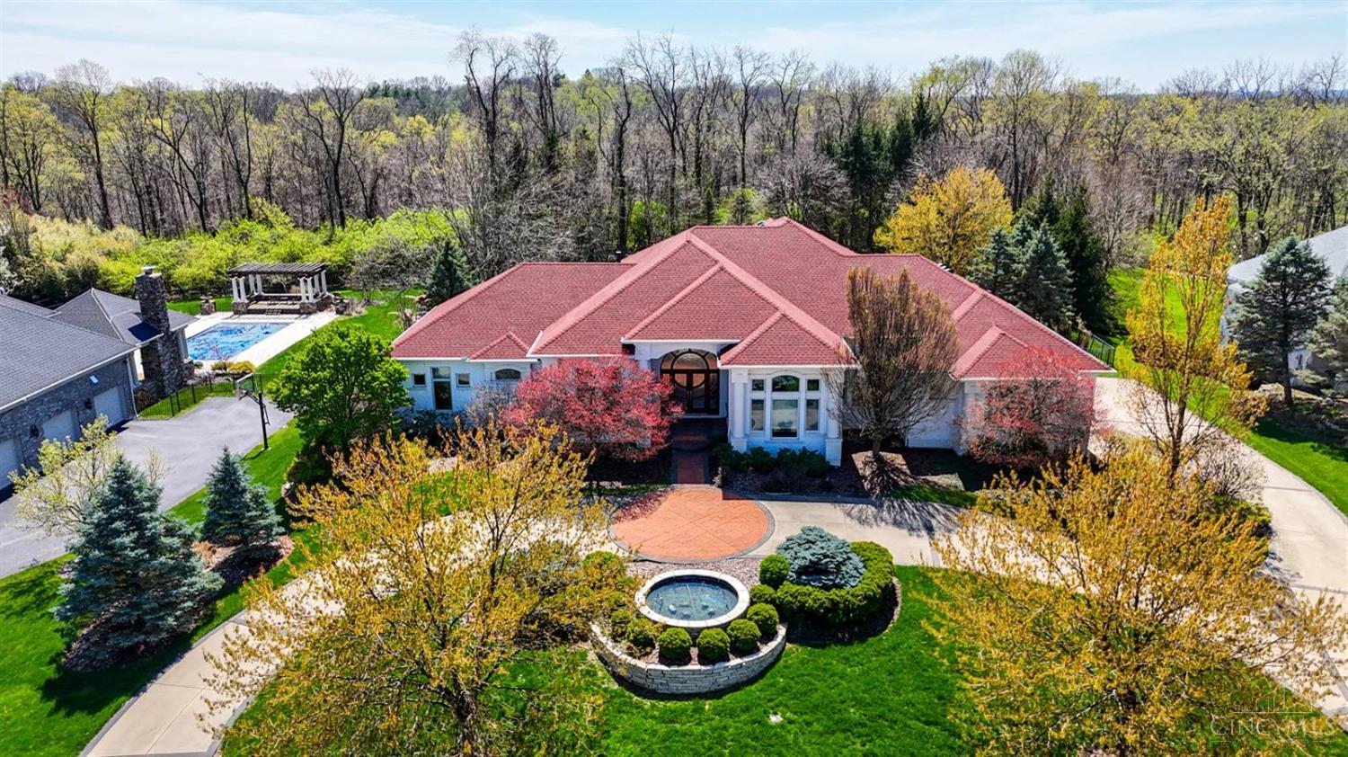 9130 Ambercreek Drive, Amberley, Ohio image 3