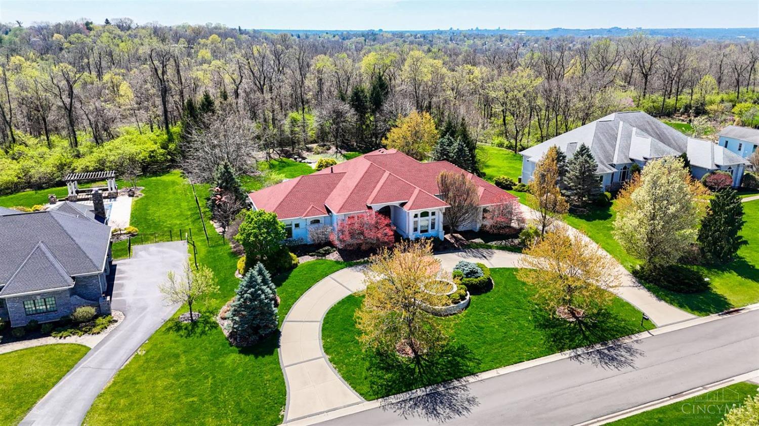 9130 Ambercreek Drive, Amberley, Ohio image 2