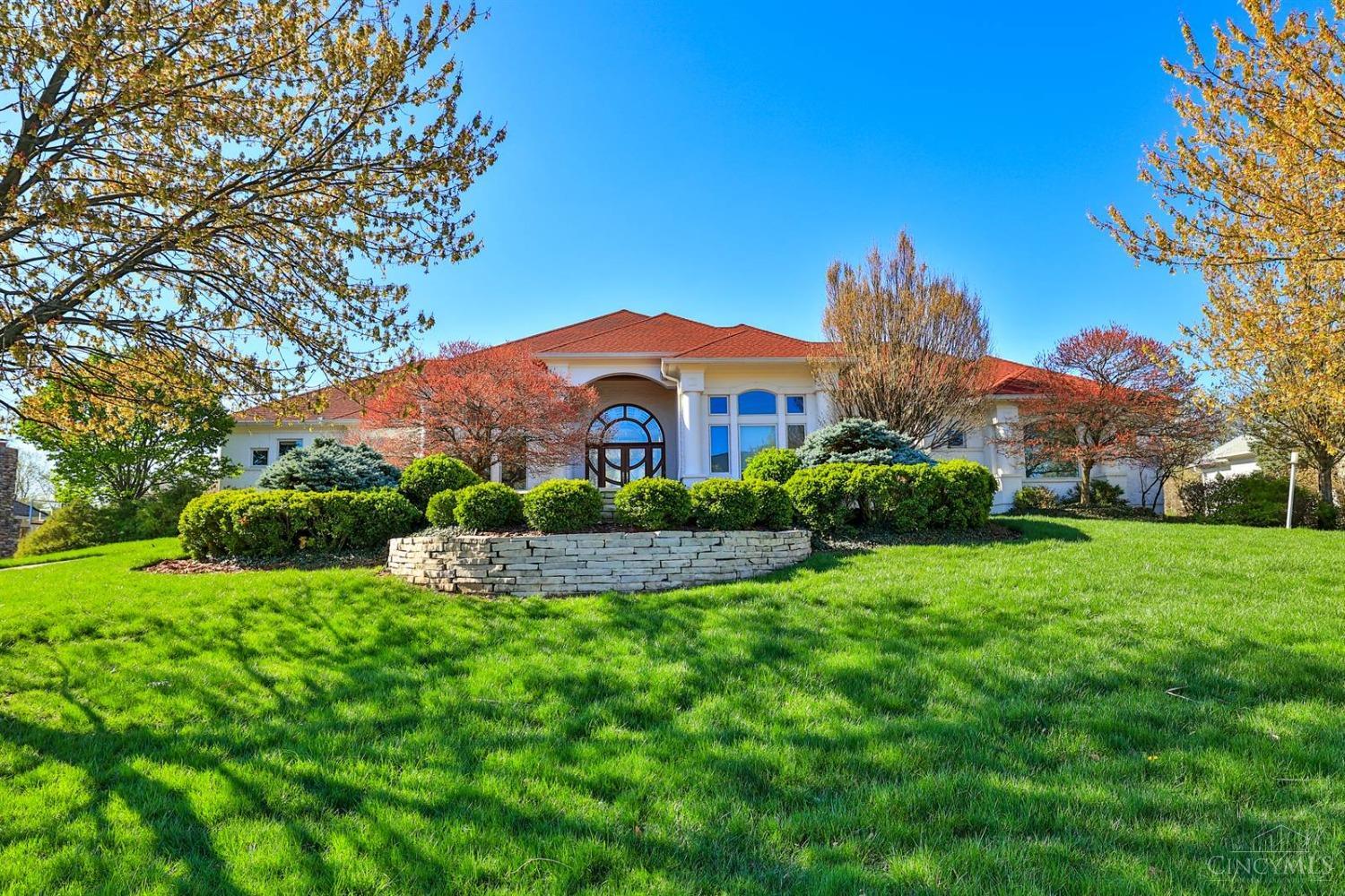 9130 Ambercreek Drive, Amberley, Ohio image 1