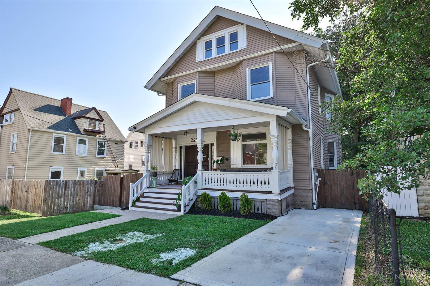 2238 Maplewood Avenue