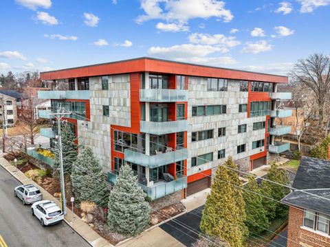 Photo of 2801 Erie Avenue #202, Cincinnati, OH 45208 (MLS # 1870433)