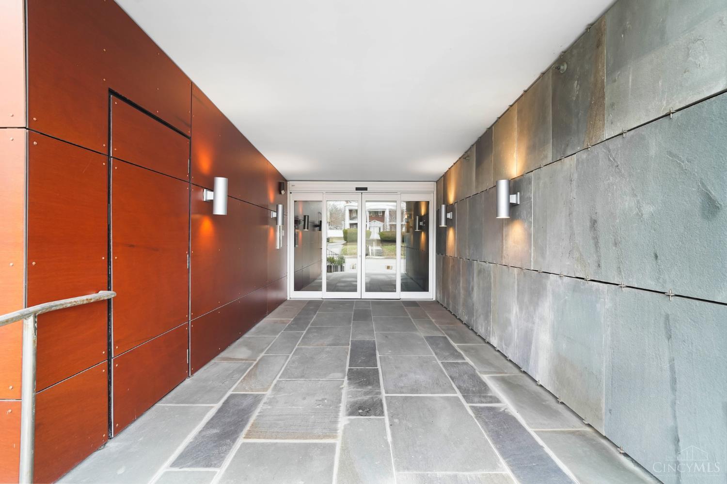 2801 Erie Avenue 202