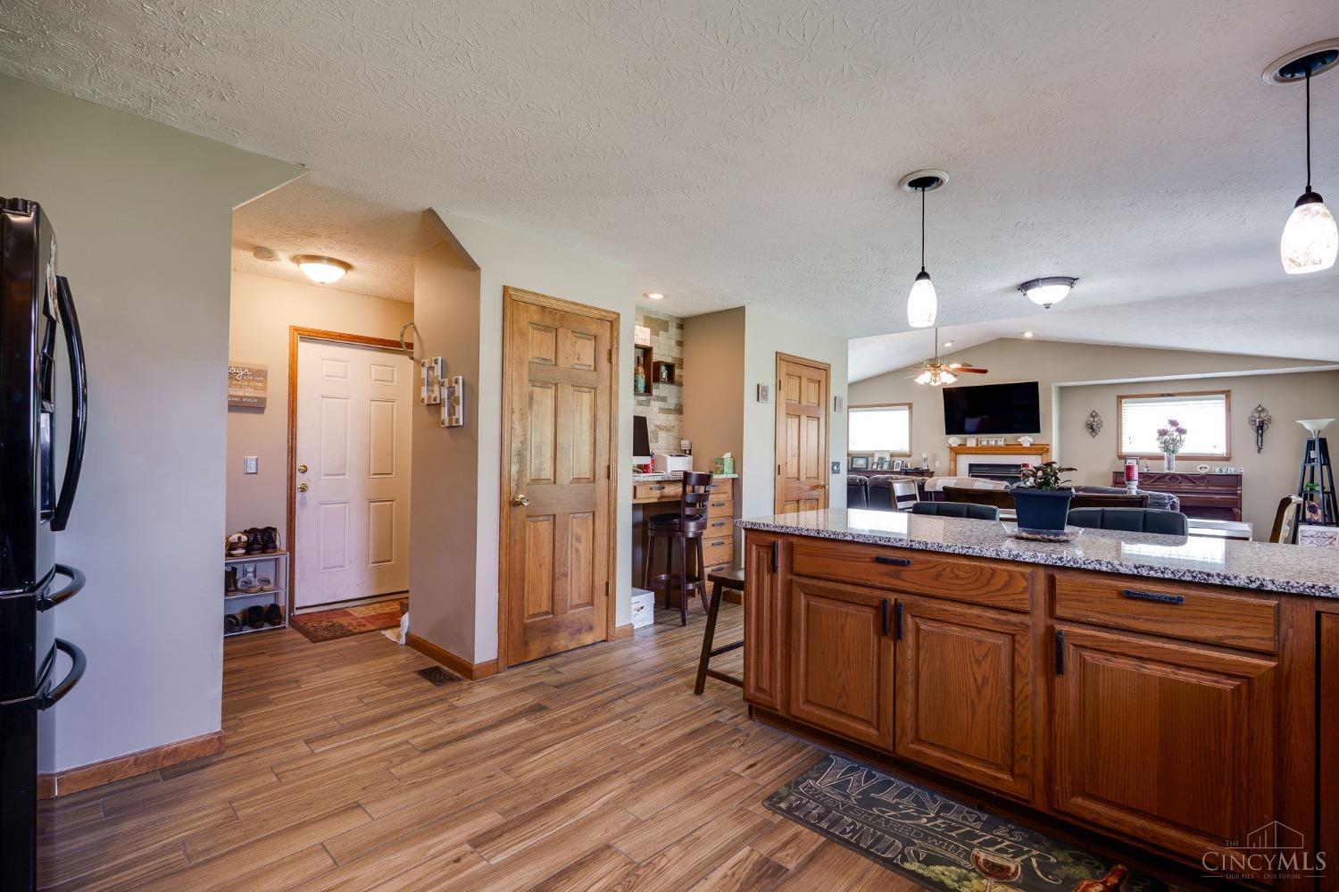 2952 Foxhound Drive, Fairfield Twp, Ohio image 9