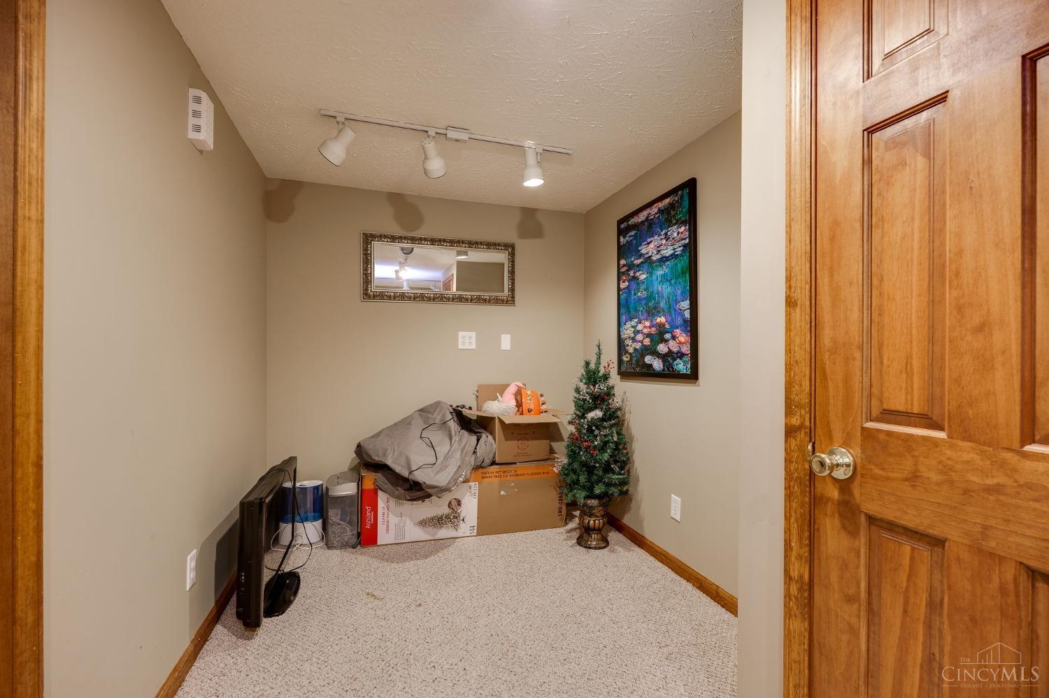 2952 Foxhound Drive, Fairfield Twp, Ohio image 24