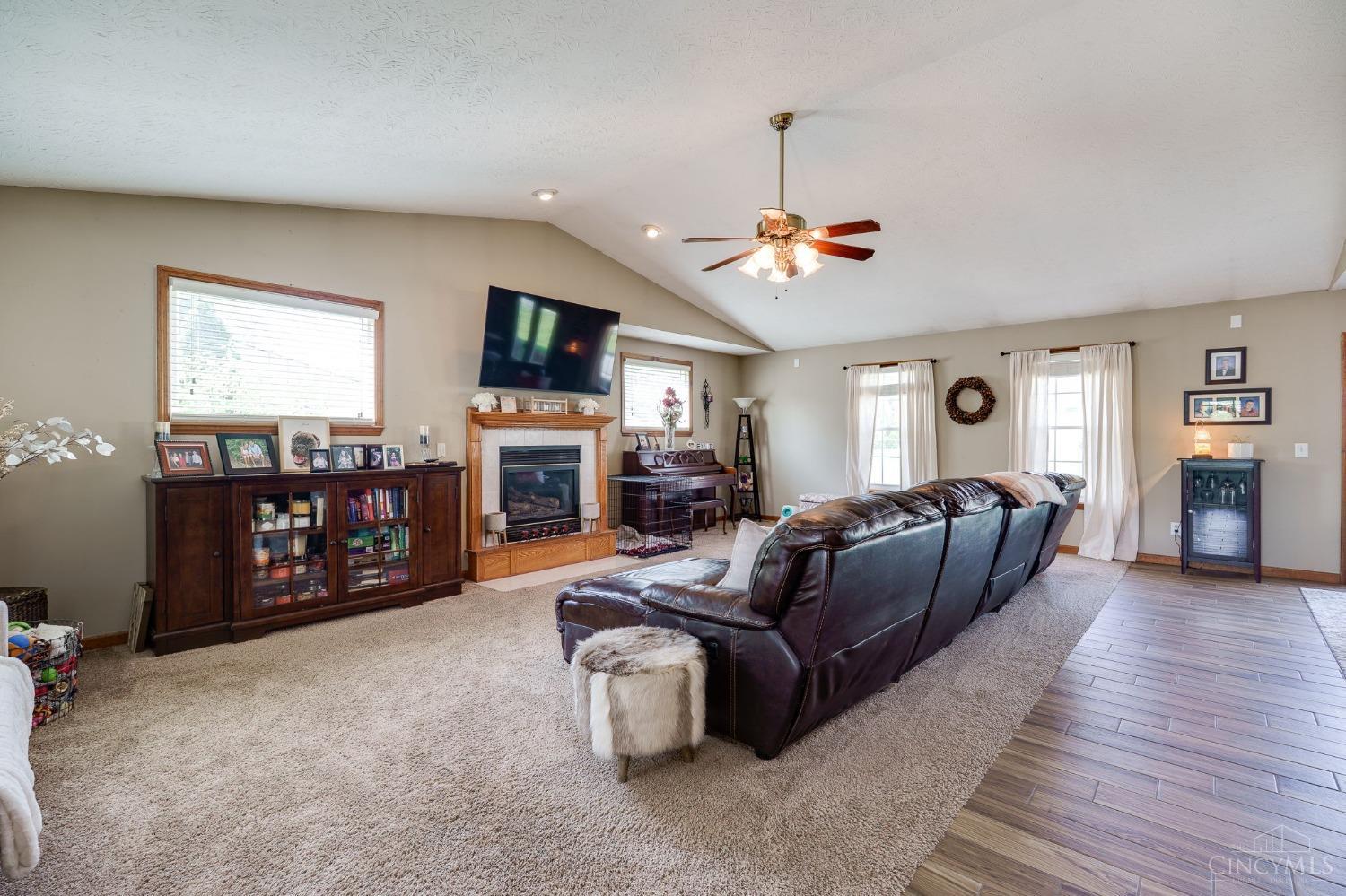 2952 Foxhound Drive, Fairfield Twp, Ohio image 2