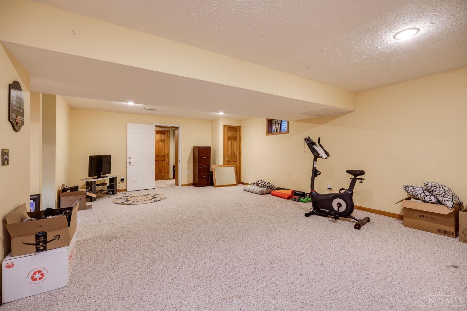 2952 Foxhound Drive, Fairfield Twp, Ohio image 21