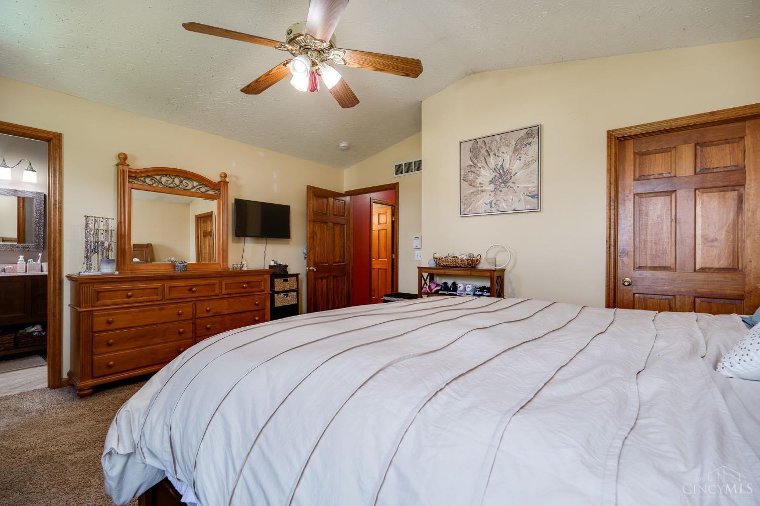 2952 Foxhound Drive, Fairfield Twp, Ohio image 13