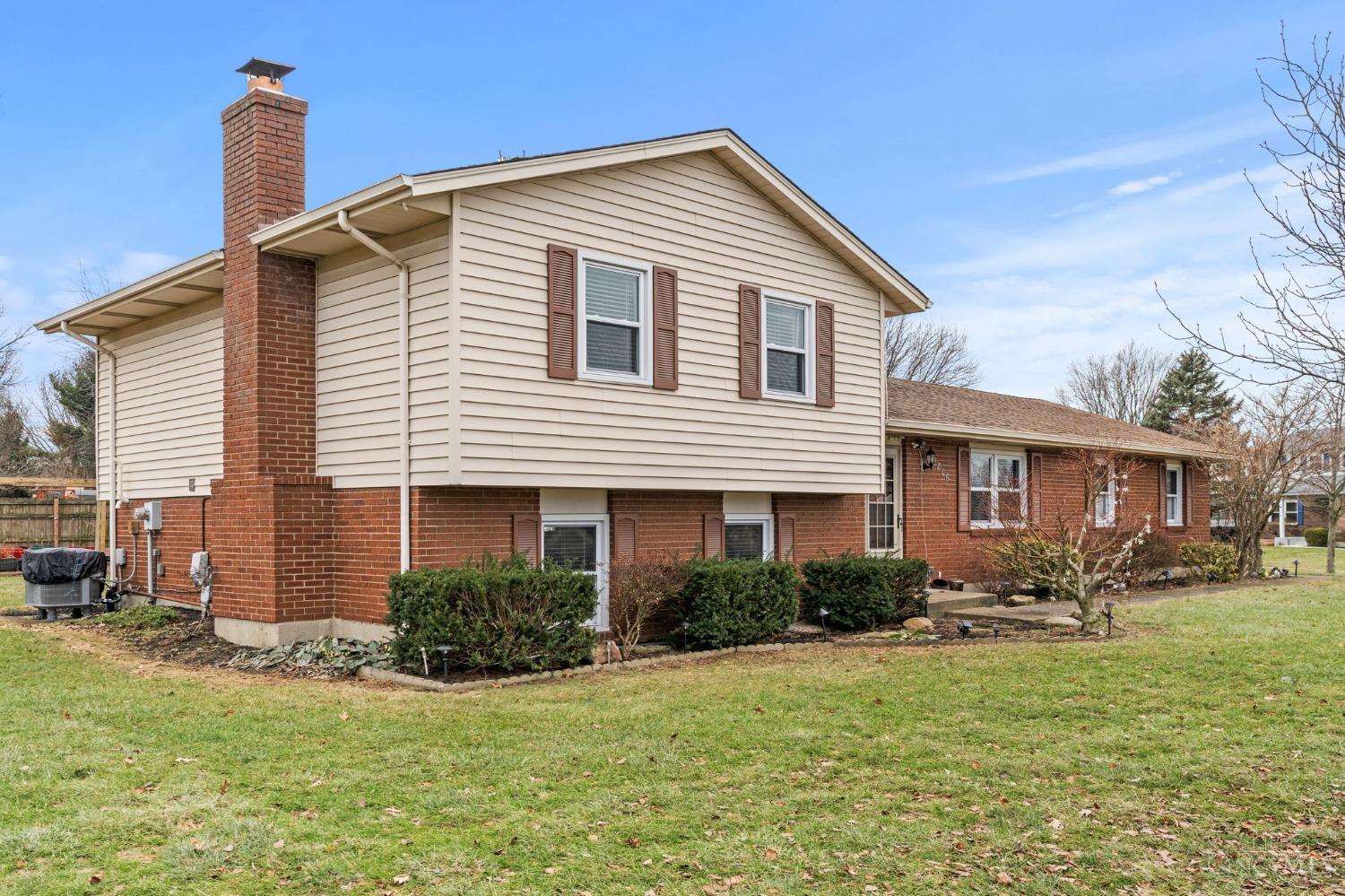 8806 Anna Court, West Chester, Ohio image 2