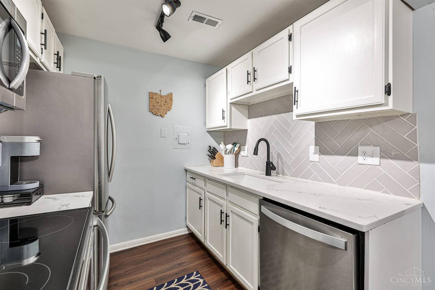 3069 Alpine Terrace #12B, Cincinnati, Ohio image 14