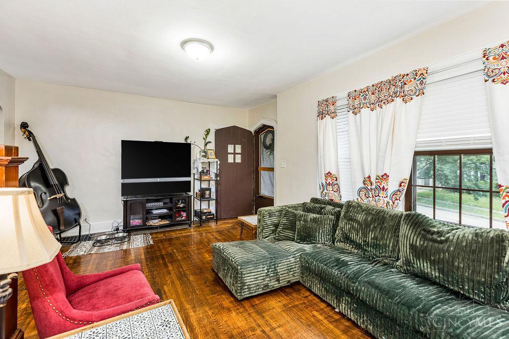 2587 Irving Place