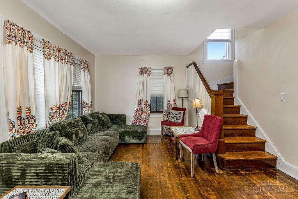 2587 Irving Place