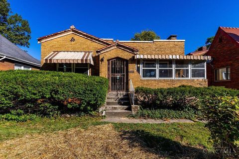 Photo of 1522 Kenova Avenue, Cincinnati, OH 45237 (MLS # 1865218)