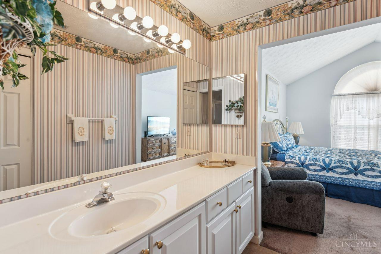 8437 Woodreed Drive, West Chester, Ohio image 27