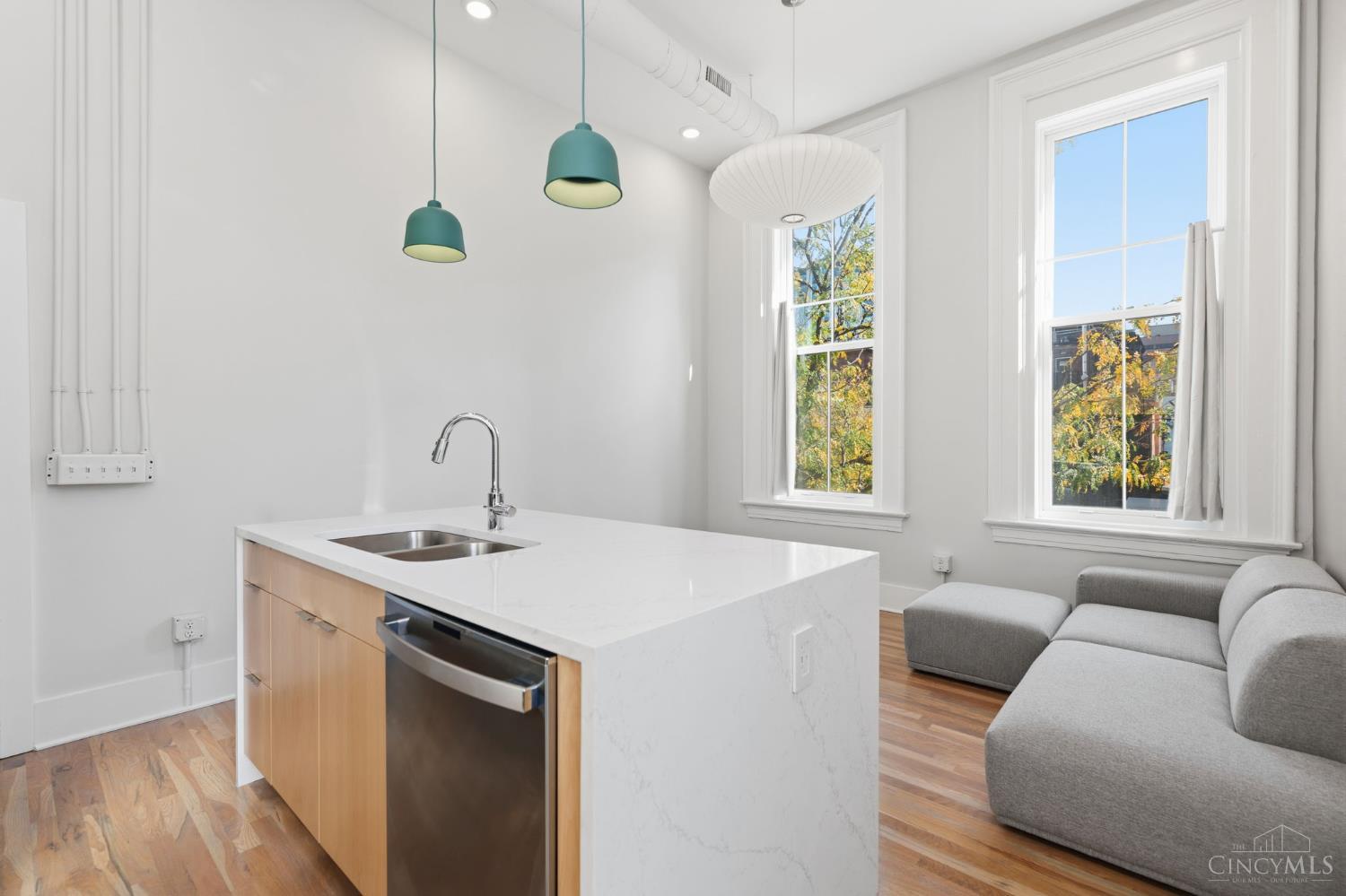 915 Vine Street 203