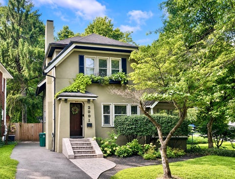 Homes For Sale - 2991 Linwood Avenue<br/> Cincinnati, OH 45208