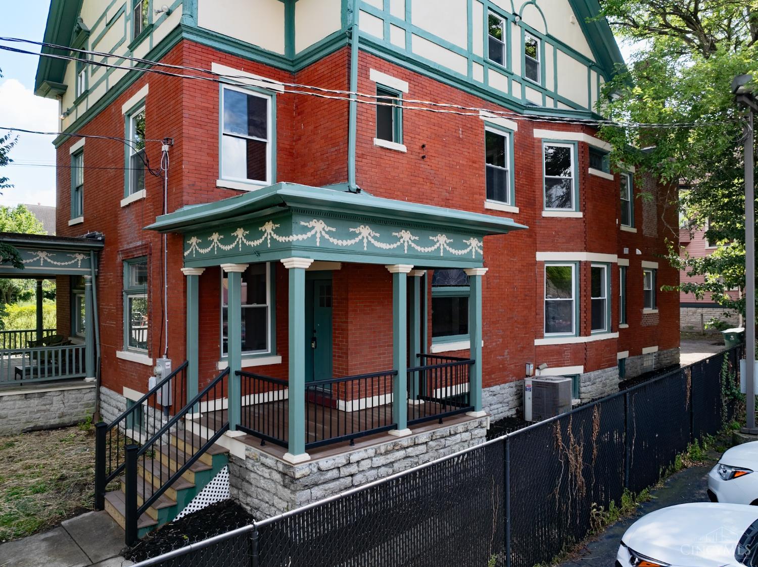 2369 Park Avenue