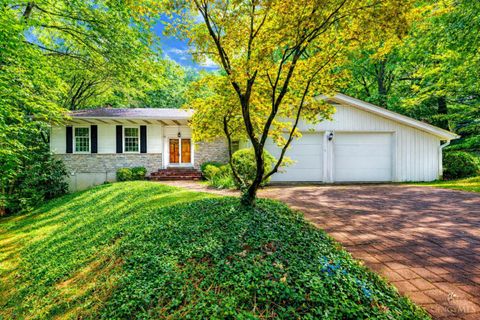 Photo of 204 Brocdorf Drive, Wyoming, OH 45215 (MLS # 1867845)
