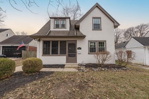 Photo of 560 Irving Avenue, Oakwood, OH 45409 (MLS # 1867145)