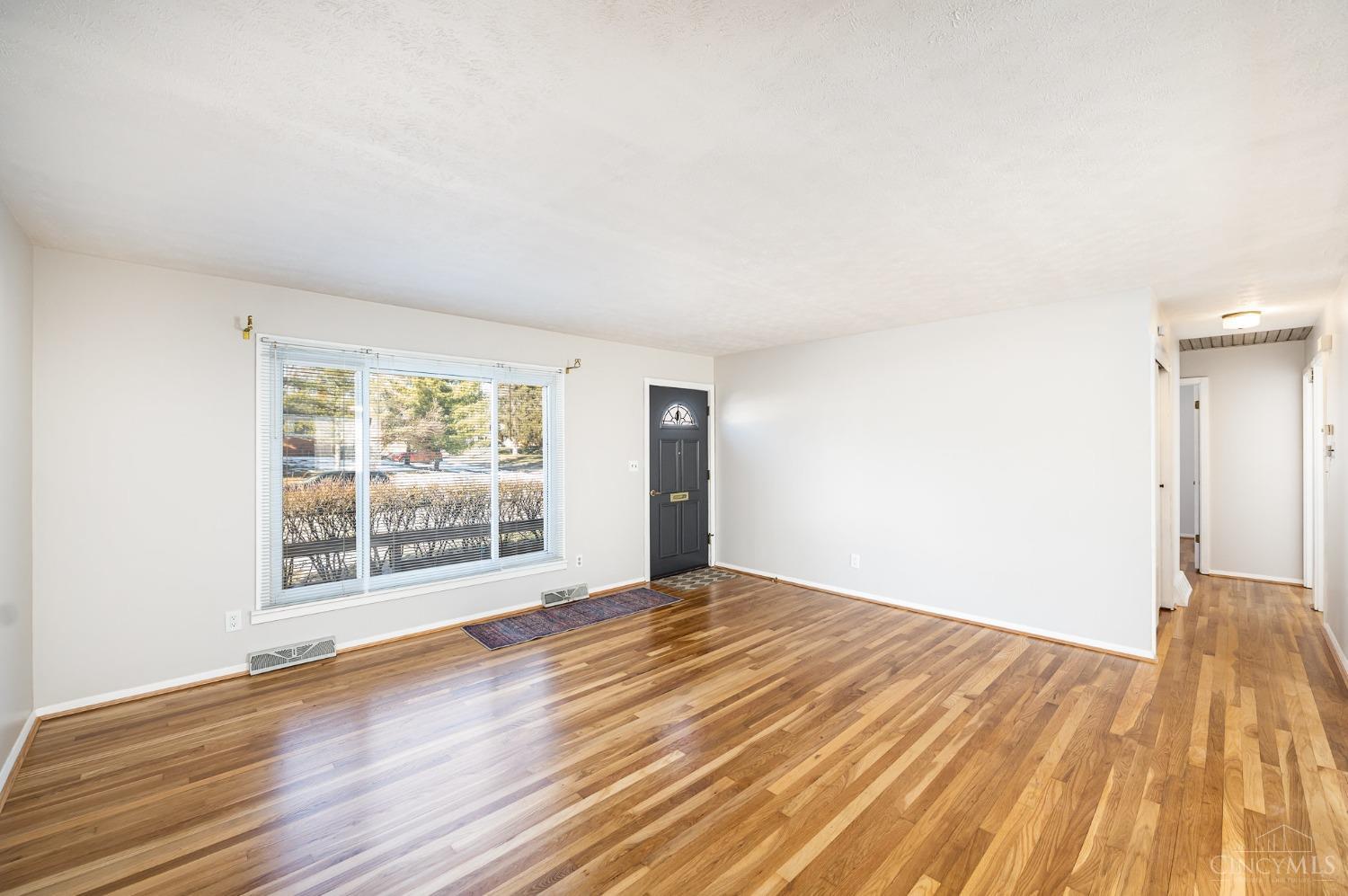 8474 Chesswood Drive, Colerain Twp, Ohio image 3