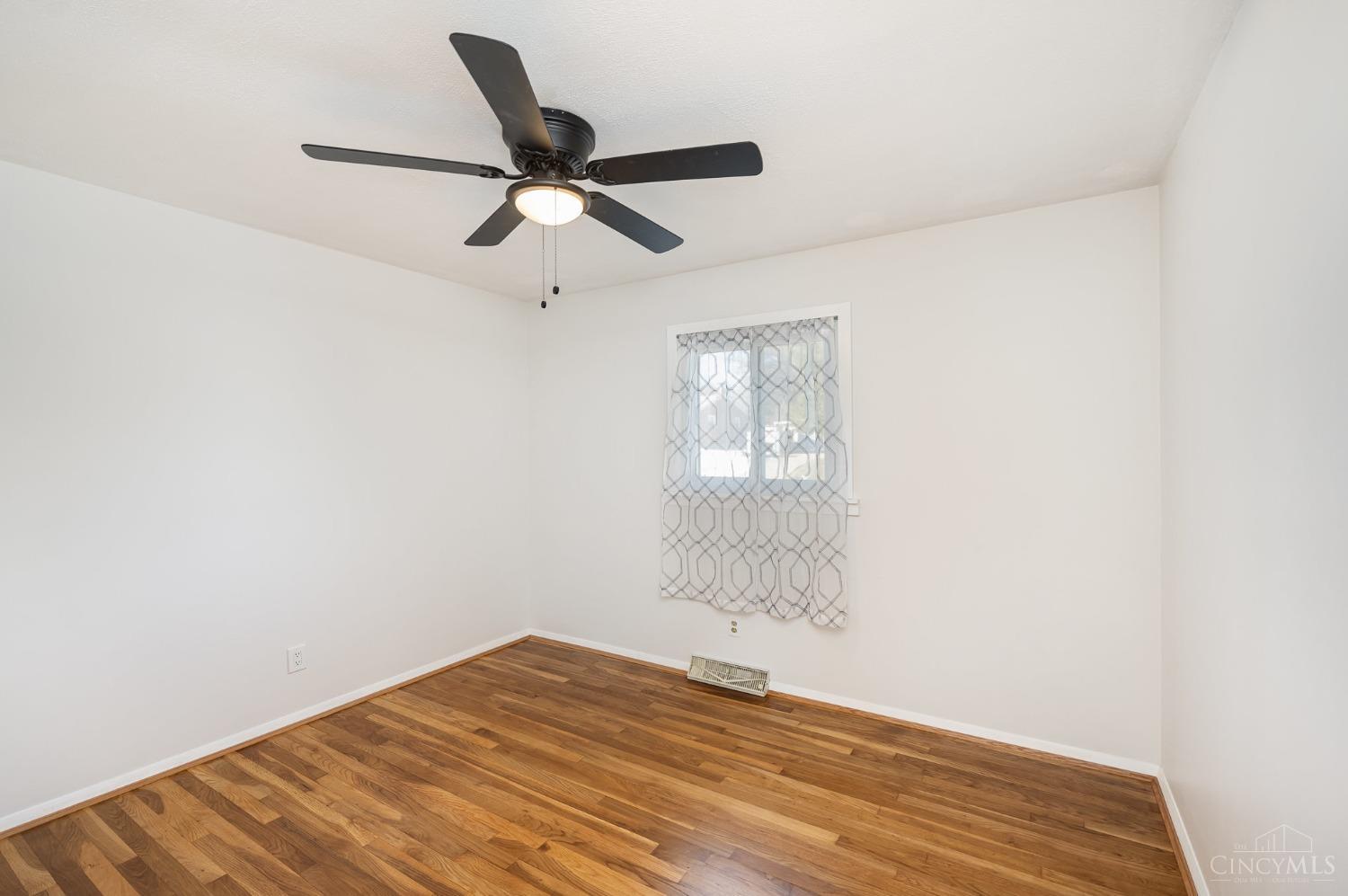 8474 Chesswood Drive, Colerain Twp, Ohio image 11