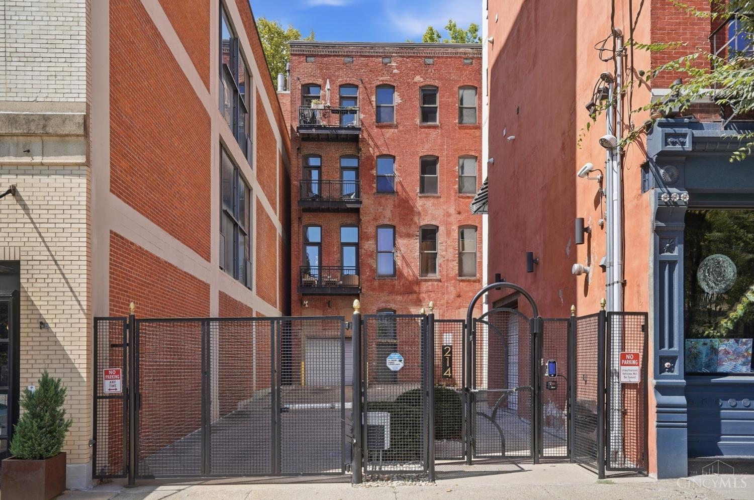 214 E Fourteenth Street 3B