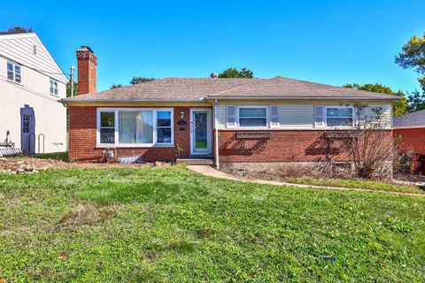 Photo of 992 Rosetree Lane, Cincinnati, OH 45230 (MLS # 1858539)