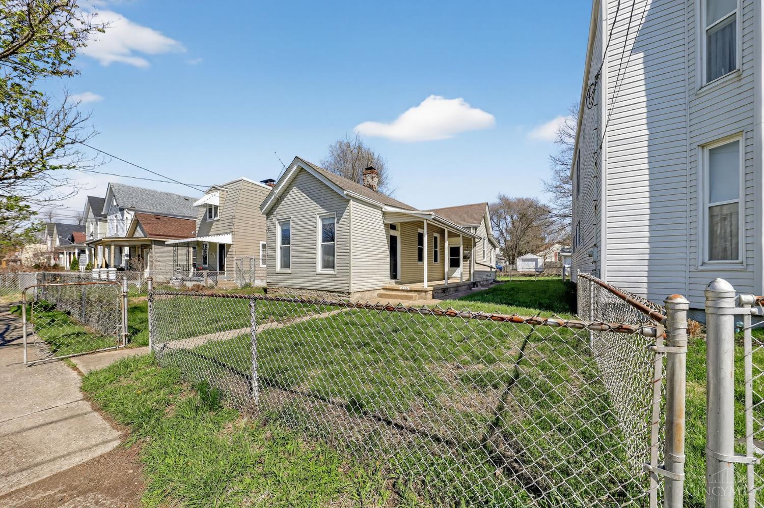 206 W Sixty Ninth Street