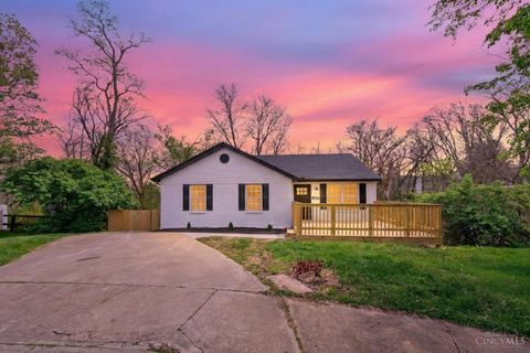 Photo of 513 Navaho Drive, Loveland, OH 45140 (MLS # 1875308)