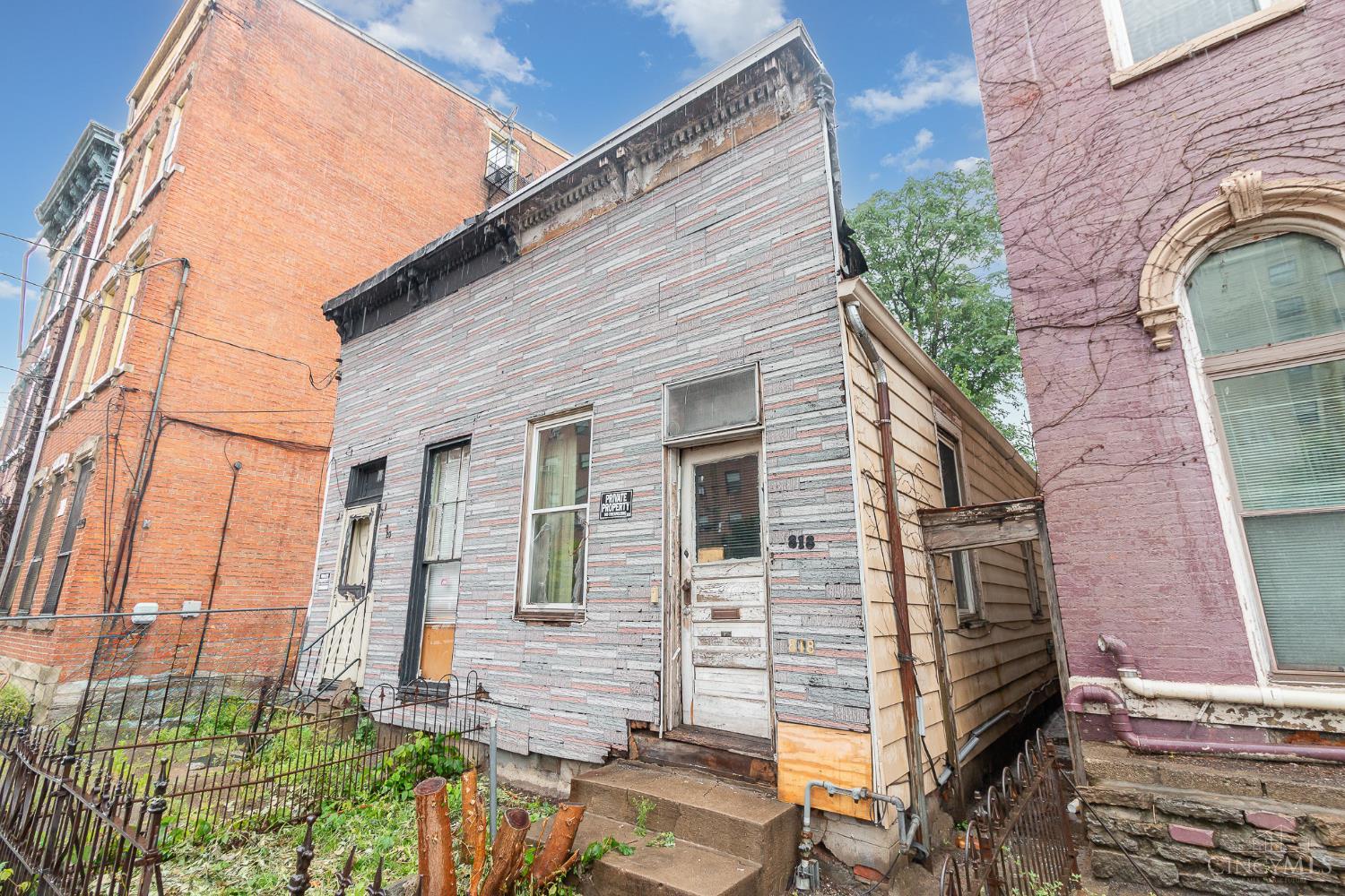 818 Poplar Street