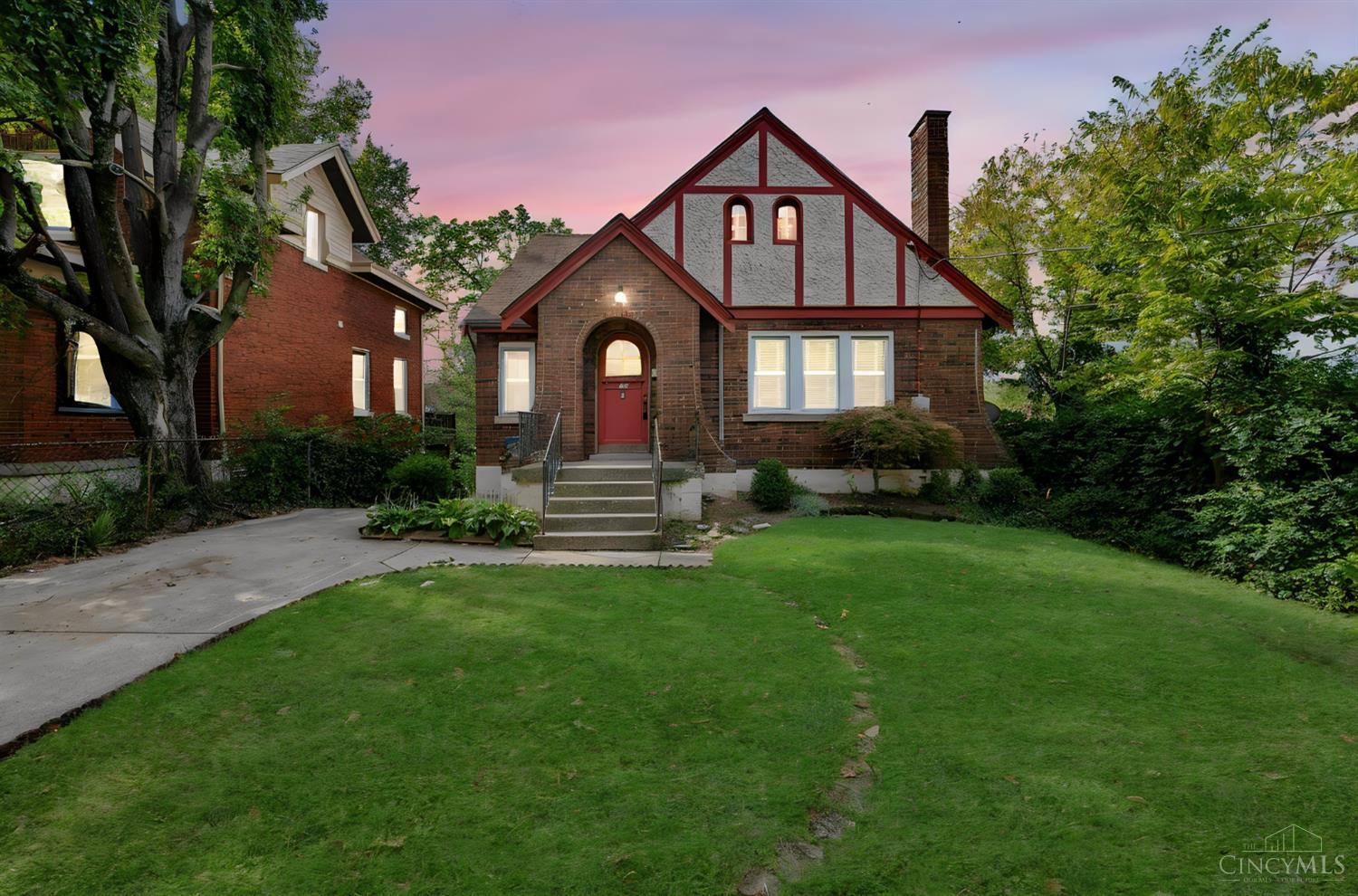 3011 Montclair Avenue