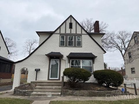 Photo of 1622 Shenandoah Avenue, Cincinnati, OH 45237 (MLS # 1867003)