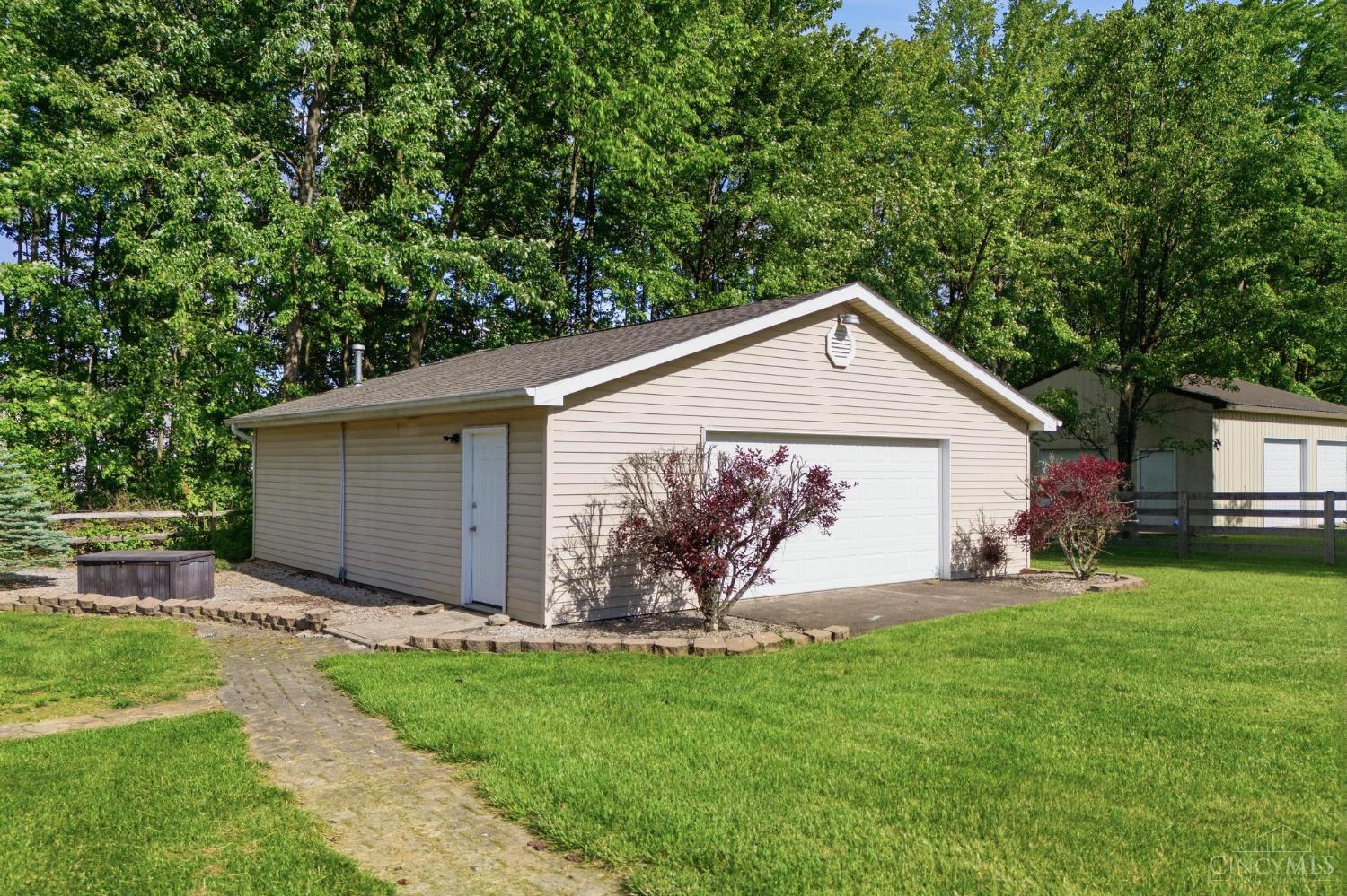 3326 Meadow Green Court