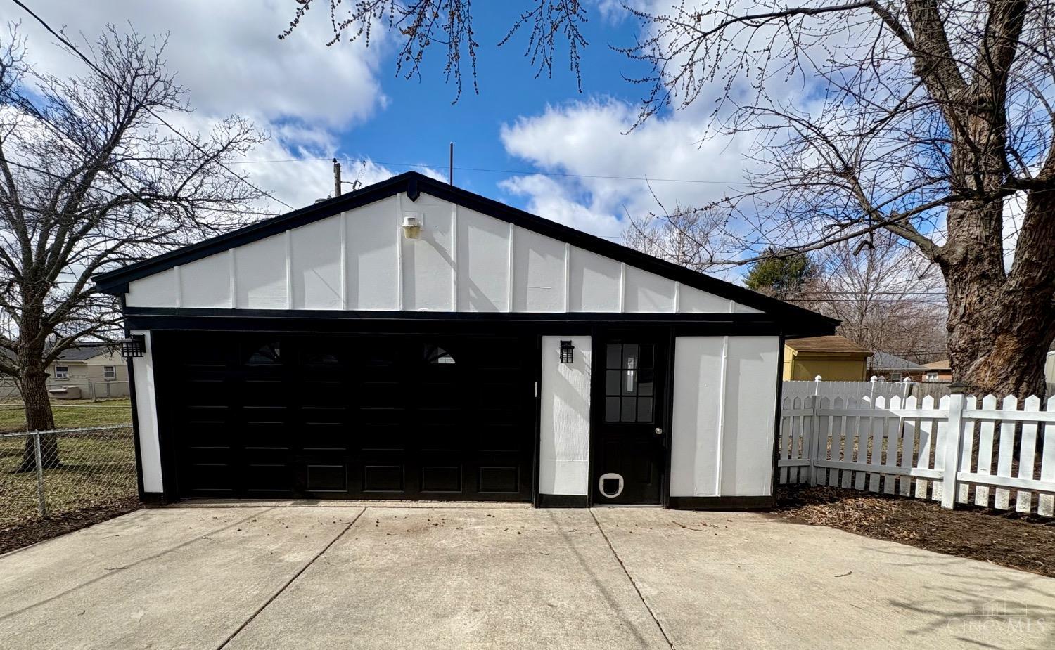 5703 Tall Oaks Drive, Miami Twp, Ohio image 27
