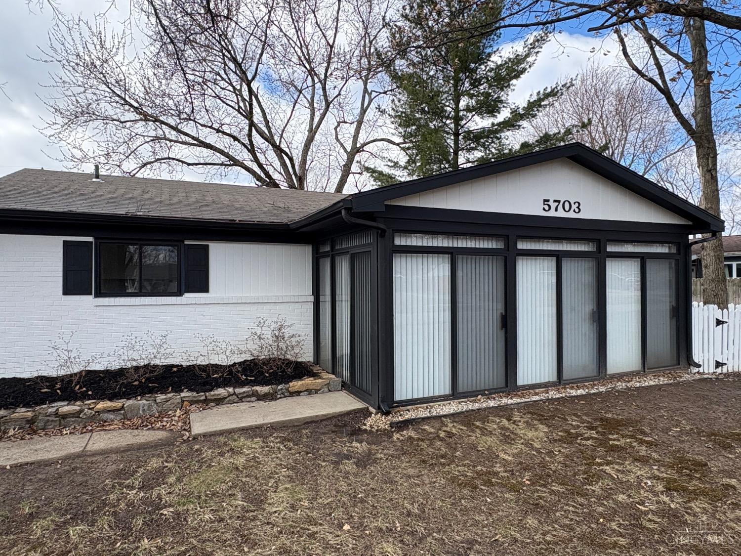 5703 Tall Oaks Drive, Miami Twp, Ohio image 3
