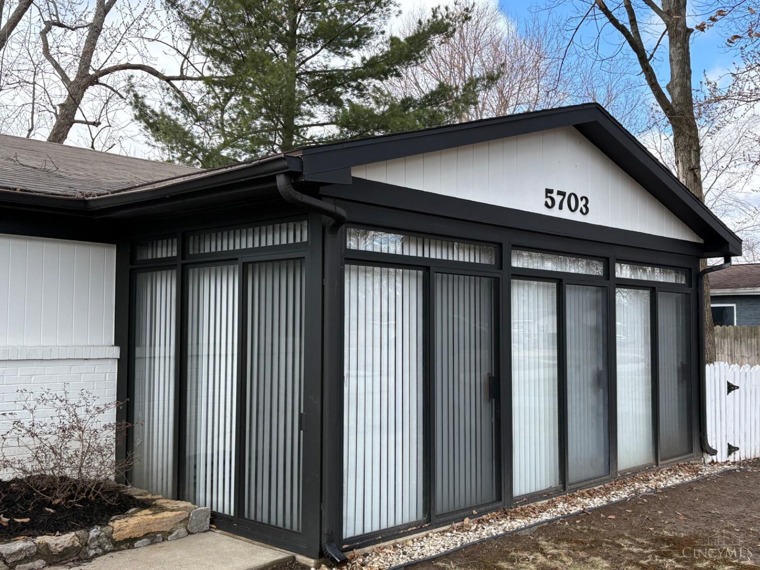 5703 Tall Oaks Drive, Miami Twp, Ohio image 4