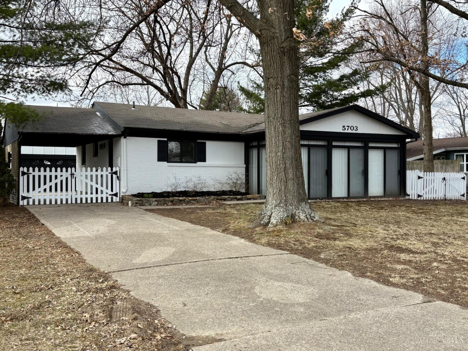 5703 Tall Oaks Drive, Miami Twp, Ohio image 2