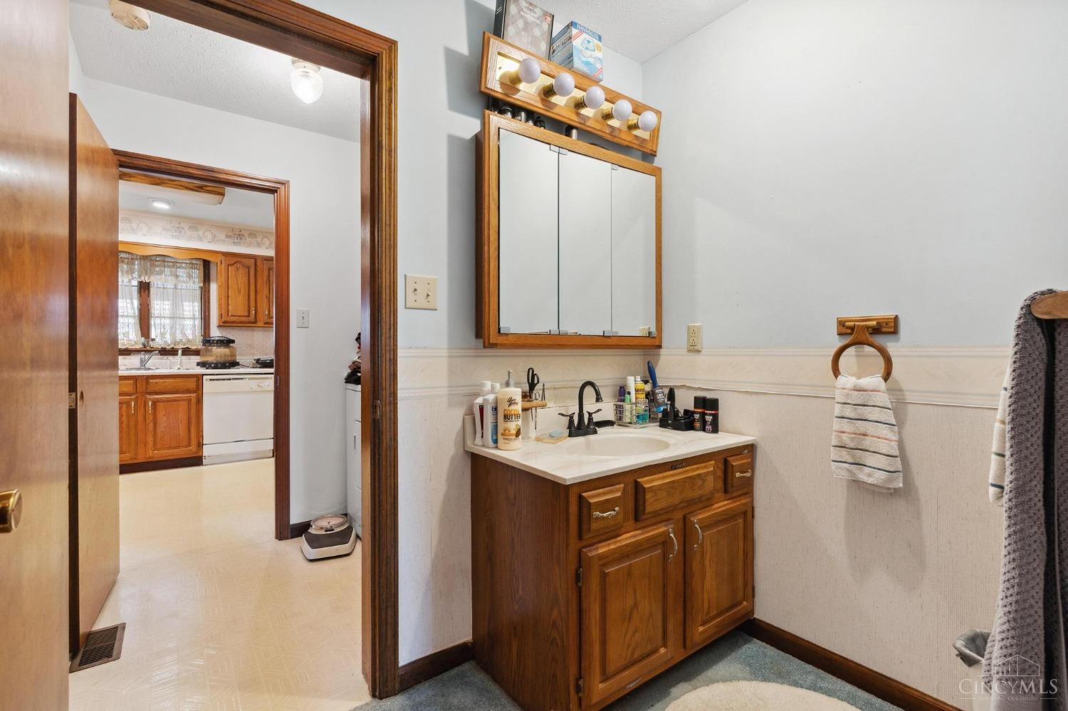 405 Hoskins Road, Union Twp, Ohio image 22